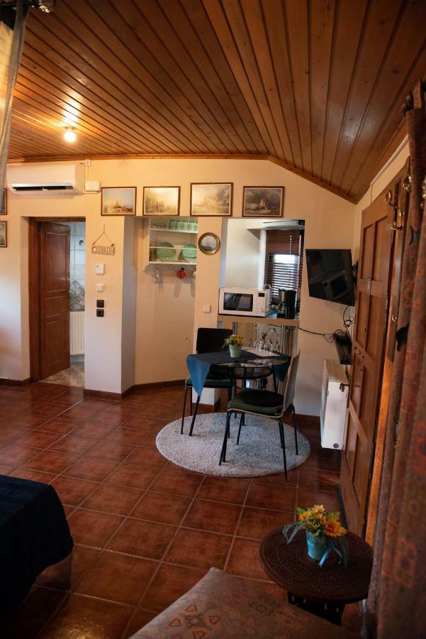 Cozy Loft 360o View Of *
